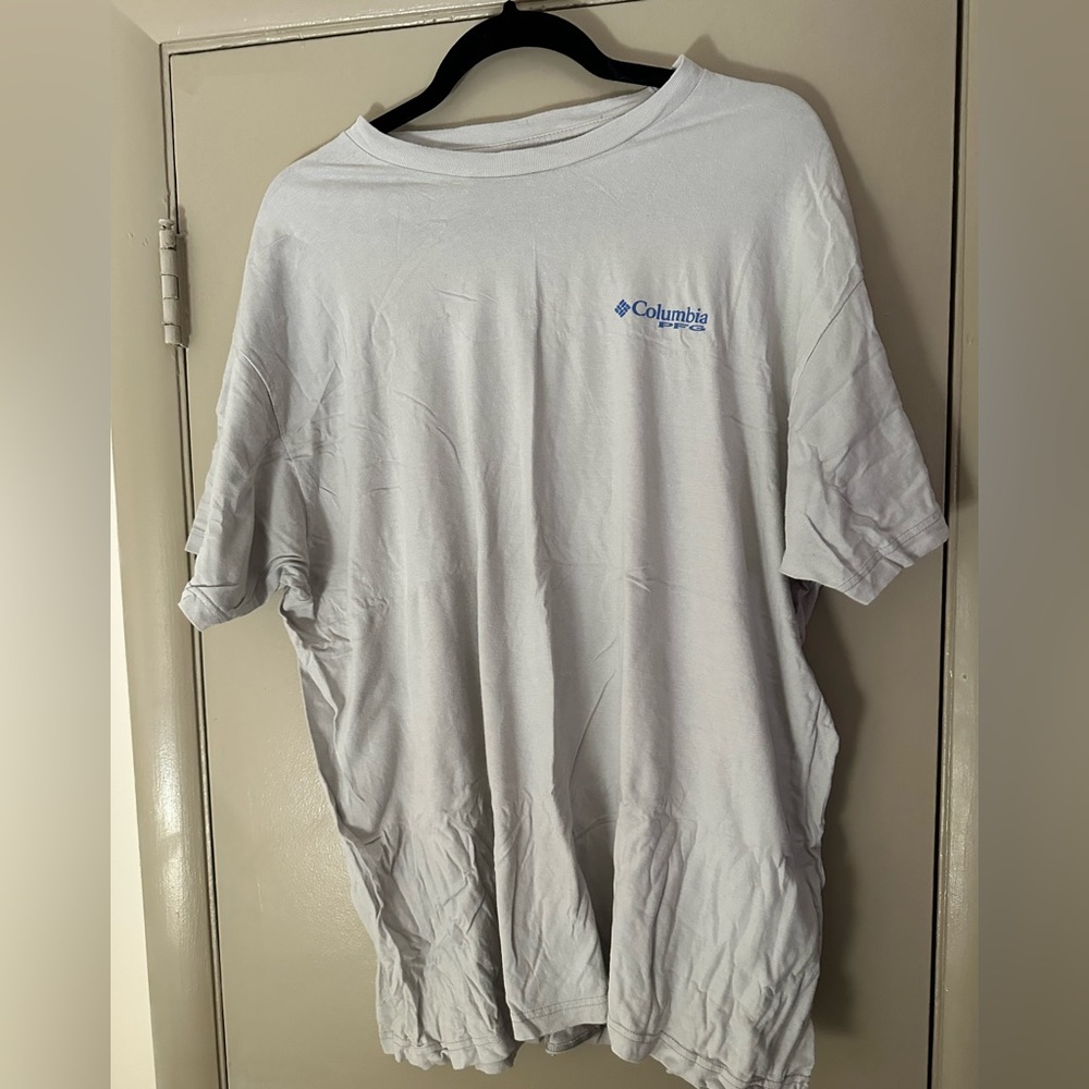 Columbia gray Tshirt with fish